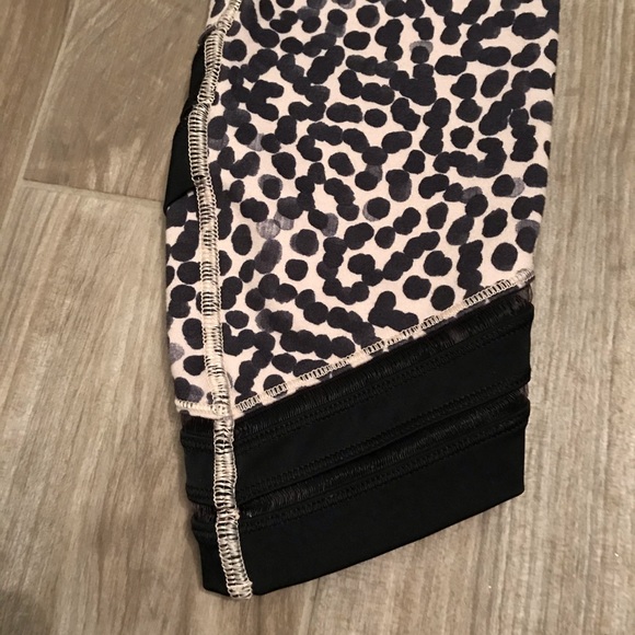 Lululemon leopard print high waist leggings - Picture 7 of 13